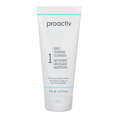 Proactiv Daily Foaming Cleanser – Reinigender Gesichtsschaum für zu Akne neigende Haut, Öl- & Make-up-Entferner, aufhellender Gesichtsreiniger, parabenfrei, bekämpft dunkle Flecken nach Akne, 177 ml