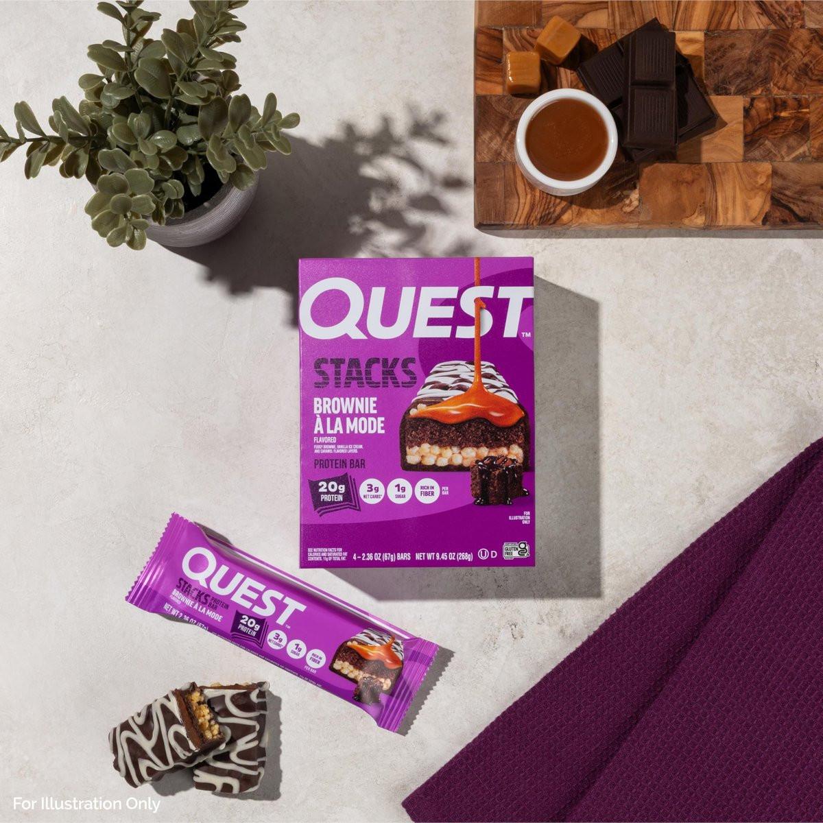 Quest Nutrition Stacks Protein Riegel, Brownie a la Mode Geschmack, 20g Protein, 3g Netto-Kohlenhydrate, 1g Zucker, Ballaststoffreich, Zuckerarm, Glutenfrei, 4er Pack