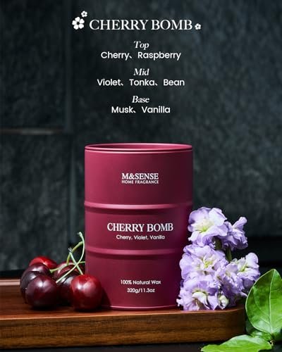 M&SENSE Cherry Bomb Duftkerze – Süße Kirschblüte, Sojawachs, 320 g, 70 Stunden Brenndauer