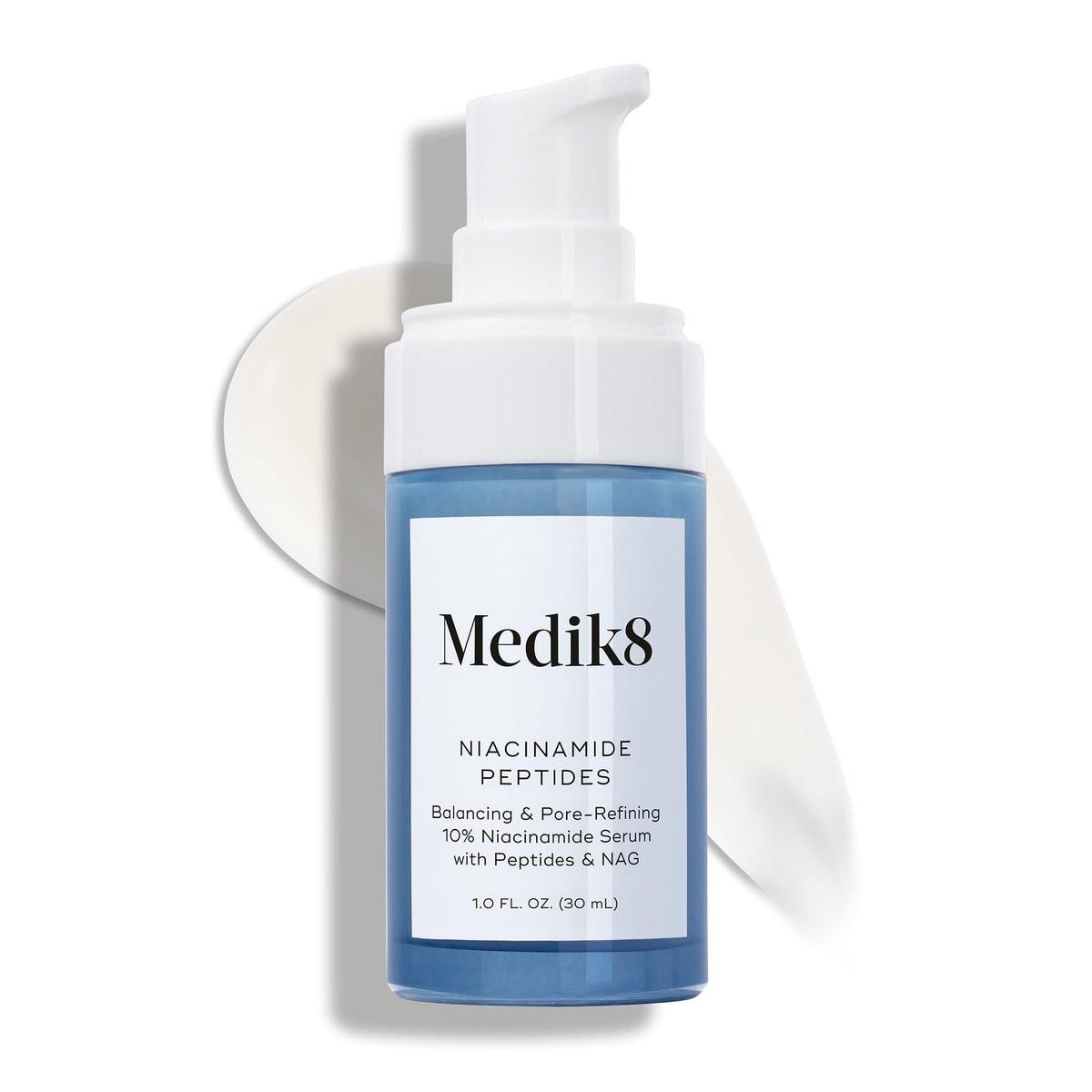 Medik8 Niacinamide Peptides Serum – Gesichtsserum für klare Haut, verfeinerte Textur und reduzierte Poren – Feuchtigkeitsspendend mit regulierter Talgproduktion – 30 ml