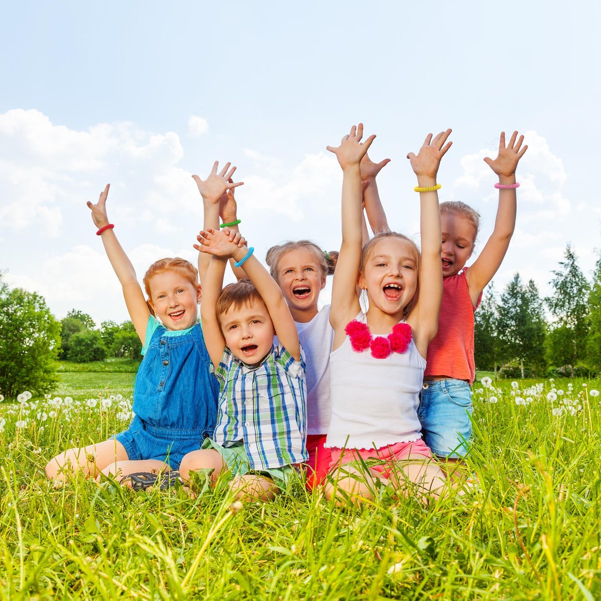 BuggyBands 25er-Pack Mückenarmbänder für Erwachsene & Kinder – Natürliche DEET-freie Bänder, einzeln verpackt