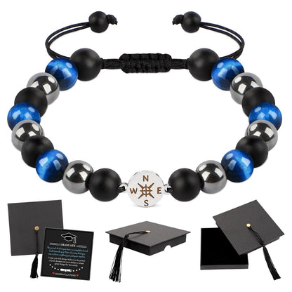 2026 Abschlussgeschenk mit Kappe-Box – Klass of 2026 Dekoration – Verstellbares Natursteinarmband für High School College Absolventen – Inspirierendes Geschenk für Jungen, Söhne, Freunde, Mitschüler