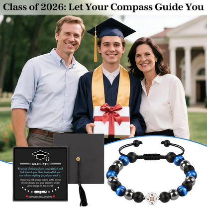 2026 Abschlussgeschenk mit Kappe-Box – Klass of 2026 Dekoration – Verstellbares Natursteinarmband für High School College Absolventen – Inspirierendes Geschenk für Jungen, Söhne, Freunde, Mitschüler