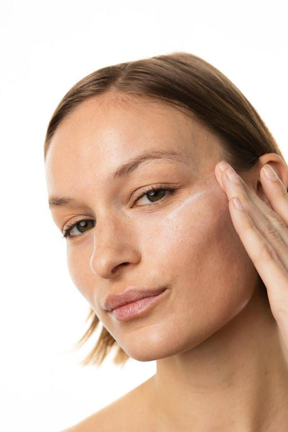 KORRES Griechischer Joghurt Mineral Milk Fluid Sonnenschutz – Leichter Gesichtssonnenschutz für tägliche Feuchtigkeit, mineralischer UV-Schutz, empfindliche Haut, vegan, Reisegröße, 40 ml