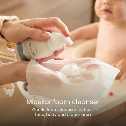 Buddle Clean Cheeks Baby Mizellen-Reinigungsschaum ohne Abspülen mit Kamille, Hamamelis, Arnika, Hautbarriere unterstützend, 100 ml